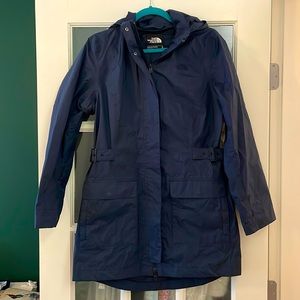 Women’s North Face Raincoat - M